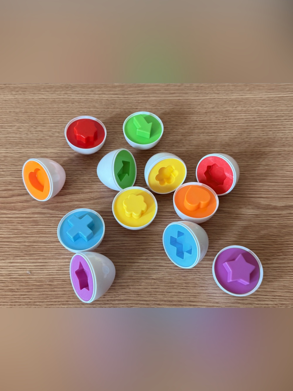 Stackable Shape-Sorting Egg Set in Bright Colors - Educational Toy